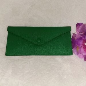 Long & thin leather wallet 💚
